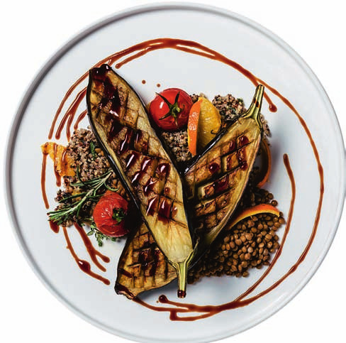 Plant Plate in der RUNBASE: Gegrillte Miso-Aubergine mit marinierten Linsen und Frühlings-Quinoa